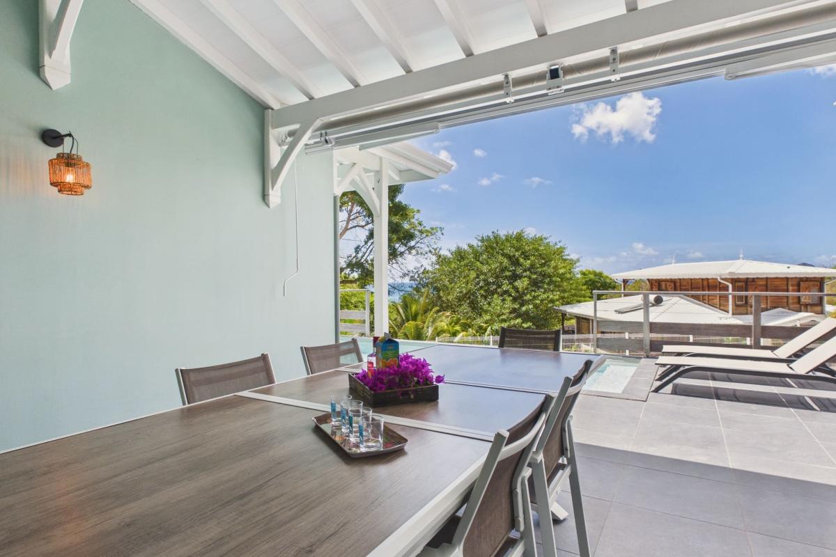 Location villa martinique 12 personnes 4 chambres - table à manger 2